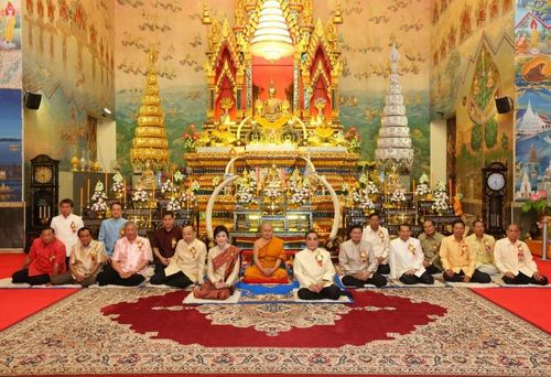 ภาพ No.9264:“ตักบาตรมิตรภาพไทย-ลาว” เนื่องในวันออกพรรษา 2556