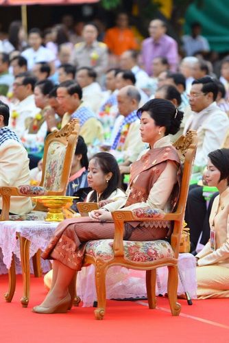 ภาพ No.9265:“ตักบาตรมิตรภาพไทย-ลาว” เนื่องในวันออกพรรษา 2556