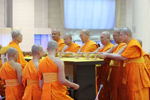 ภาพ No.9372:พิธีมอบปัจจัยโครงการกฐิน 131 วัดสาขาทั้งในและต่างประเทศทั่วโลก