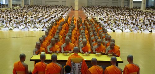 ภาพ No.9373:พิธีมอบปัจจัยโครงการกฐิน 131 วัดสาขาทั้งในและต่างประเทศทั่วโลก