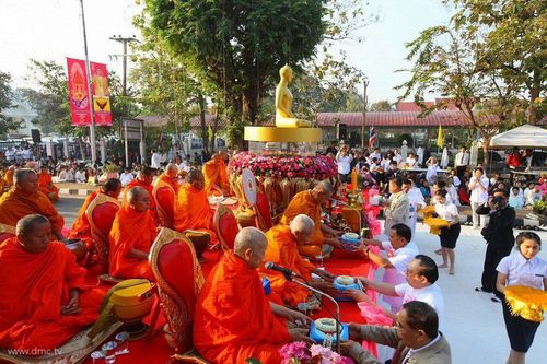 ภาพ No.9390:ประมวลภาพตักบาตร พระ 2,700 รูป จังหวัดมหาสารคาม