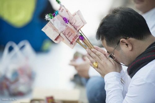 ภาพ No.9391:ประมวลภาพตักบาตร พระ 2,700 รูป จังหวัดมหาสารคาม