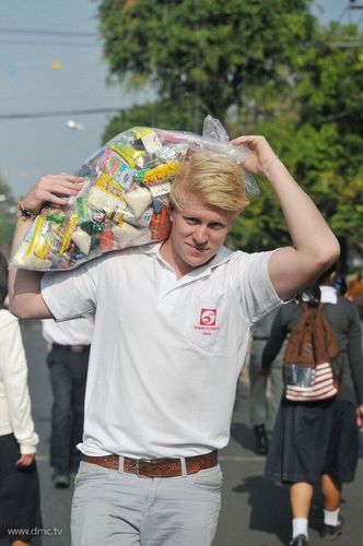 ภาพ No.9397:ประมวลภาพตักบาตร พระ 2,700 รูป จังหวัดมหาสารคาม