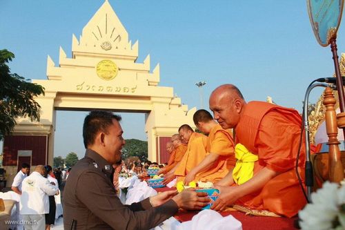 ภาพ No.9402:ประมวลภาพตักบาตร พระ 2,700 รูป จังหวัดมหาสารคาม