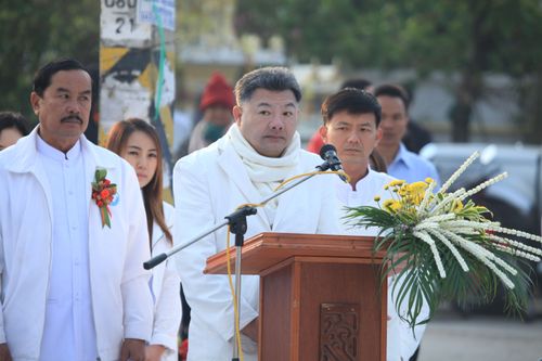 ภาพ No.9510:ประมวลภาพตักบาตรเมืองเลย พระ 2,100 รูป 22 ธันวาคม 2556