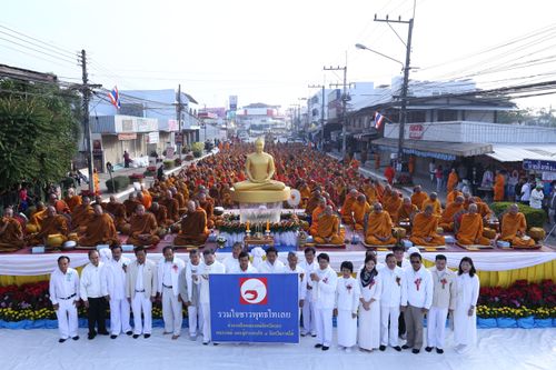 ภาพ No.9514:ประมวลภาพตักบาตรเมืองเลย พระ 2,100 รูป 22 ธันวาคม 2556