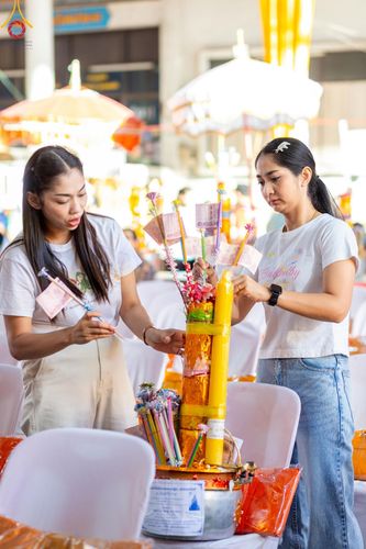 ภาพ No.167036:พิธีทอดกฐิน ณ วัดอัยยิการาม จ.ปทุมธานี ในโครงการกฐินสามัคคีทั่วไทย 30,000 วัด บูชาธรรม 80 ปี หลวงพ่อธัมมชโย โดยคณะศิษยานุศิษย์วัดพระธรรมกาย วันที่ 23 ตุลาคม พ.ศ. 2567