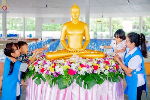 ภาพ No.217492:วันจันทร์ที่ 14 เมษายน พ.ศ. 2568 กิจกรรมสรงน่ำพระ สั่งสมบุญเนื่องในเทศกาลสงกรานต์ 14-16 เมษายน พ.ศ.2568 เวลา 06:00-13:00 น. ณ หอฉันคุณยายอาจารย์ฯ วัดพระธรรมกาย