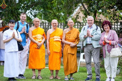 ภาพ No.142548:พิธีพัทธสีมา ประดิษฐานลูกนิมิตมหาสมบัติ สถาปนาอุโบสถวัดพระธรรมกายลอนดอน บูชาธรรม 80 ปี หลวงพ่อธัมมชโย วันเสาร์ที่ 22 มิถุนายน พ.ศ. 2567