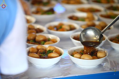 ภาพ No.60188:คณะสงฆ์ 10,000 กว่าวัดฉันภัตตาหารเพล ในวันคุ้มครองโลก วันจันทร์ที่ 22 เมษายน พ.ศ. 2567 ณ สภาธรรมกายสากล วัดพระธรรมกาย