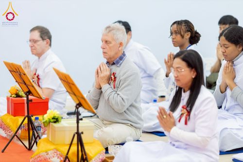 ภาพ No.233258:วันอาทิตย์ที่ 6 กรกฎาคม พ.ศ. 2568 พิธีถวายมหาสังฆทานแด่คณะสงฆ์ทั่วโลกและพิธีตักบาตรเนื่องในวันเข้าพรรษา  ณ วัดพุทธเคปทาวน์ ประเทศแอฟริกาใต้