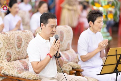 ภาพ No.175683:พิธีทอดกฐิน วัดตะเคียนทอง จ.สุพรรณบุรี ในโครงการกฐินสามัคคีทั่วไทย 30,000 วัด บูชาธรรม 80 ปี หลวงพ่อธัมมชโย โดยคณะศิษยานุศิษย์วัดพระธรรมกาย วันที่ 9 พฤศจิกายน พ.ศ. 2567