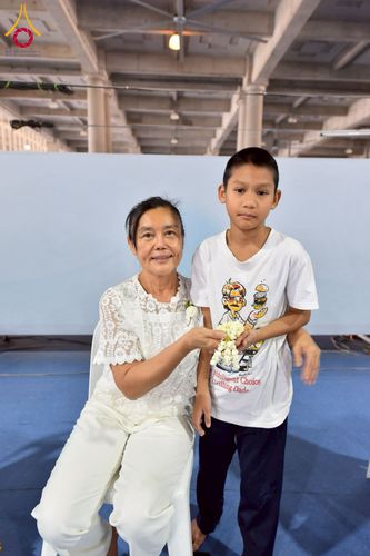 ภาพ No.238071:วันอังคารที่ 12 สิงหาคม พ.ศ. 2568 กิจกรรมวันแม่แห่งชาติ พิธีเปิดห้องปฎิบัติธรรม "กลางใส ใจสว่าง" (World Inner Peace Meditation Room) พิธีลูกกราบคุณแม่-คุณพ่อ พิธีทอดผ้าป่ากองทุนเลี้ยงพระ&กฐิน 30,000 วัด(บูชาธรรมหลวงพ่อ) พิธีไถ่โคท้อง 2 ตัว  ณ วิหารคด 2 ว