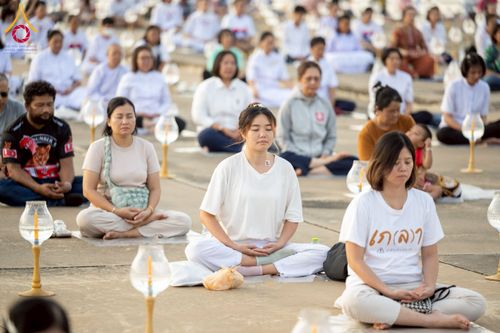 ภาพ No.250423:วันอังคารที่ 7 ตุลาคม พ.ศ. 2568 พิธีจุดประทีปบูชาพระรัตนตรัย ณ ลานธรรมปทุมรัตน์ธรรมเจดีย์ พุทธอุทยานนานาชาติ อ.โพนพิสัย จ.หนองคาย