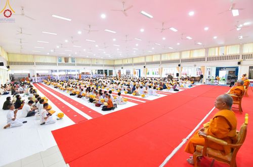 ภาพ No.184490:พิธีขอขมา มอบบาตรผ้าไตร บรรพชา อุปสมบท  ในโครงการอุปสมบทบูชาธรรมมหาปูชนียาจารย์ ณ วัดกลางพระอารามหลวง อ.เมืองบุรีรัมย์ จ.บุรีรัมย์ วันศุกร์ที่ 6 ธันวาคม พ.ศ. 2567