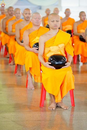 ภาพ No.263876:วันอาทิตย์ที่ 2 พฤศจิกายน พ.ศ. 2568 พิธีตักบาตรอาทิตย์ต้นเดือน ณ บ้านแก้วเรือนทองคุณยายฯ วัดพระธรรมกาย