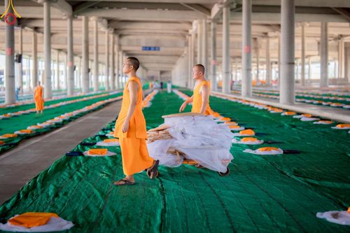 ภาพ No.219048:วันที่ 19-21 เมษายน พ.ศ. 2568 การเตรียมงานในลานธรรม , วิหารคด เพื่องานวันคุ้มครองโลก 22 เมษายน พ.ศ. 2568