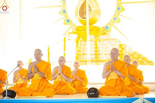 ภาพ No.150973:พิธีตักบาตร ในวันอาทิตย์ต้นเดือน วันที่ 1 กันยายน พ.ศ. 2567 ณ สภาธรรมกายสากล วัดพระธรรมกาย