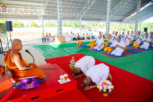 ภาพ No.101557:พิธีขอขมาและมอบผ้าไตร ในโครงการอุปสมบทบูชาธรรม มหาปูชนียาจารย์ พ.ศ. 2566 ณ ธุดงคสถานลำพูน ต.เหล่ายาว อ.บ้านโฮ่ง จ.ลำพูน  วันที่ 7 ธันวาคม พ.ศ. 2566