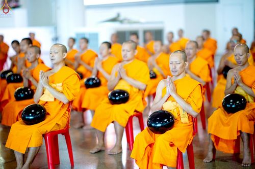 ภาพ No.240373:วันพุธที่ 27 สิงหาคม พ.ศ. 2568 พิธีตักบาตร ในวันธรรมชัย ณ วัดพระธรรมกาย จ.ปทุมธานี