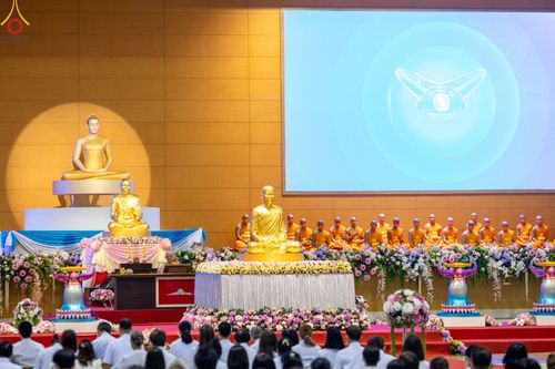 ภาพ No.88812:พิธีบูชาครูผู้ค้นพบวิชชาธรรมกาย วันศุกร์ที่ 29 กันยายน พ.ศ. 2566 วันเพ็ญขึ้น 15 ค่ำ เดือน 10 ณ วัดพระธรรมกาย