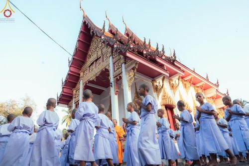 ภาพ No.133417:พิธีขอขมารับผ้าไตร, พิธีบรรพชาสามเณร, สามเณรออกบิณฑบาต ในโครงการบรรพชาสามเณร ฟื้นฟูพระพุทธศาสนาทั่วไทย  ณ ศูนย์ปฏิบัติธรรม และอบรมเยาวชนเมืองยะลา วันที่ 3 เมษายน พ.ศ. 2567