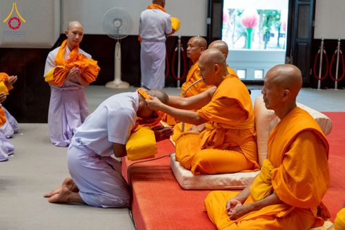 ภาพ No.244760:วันเสาร์ที่ 6 กันยายน พ.ศ. 2568 พิธีถวายบาตร บรรพชา อุปสมบทของนาคธรรมทายาท โครงการอุปสมบทหมู่บูชาธรรมครบรอบ 108 ปี  วันครูผู้ค้นพบวิชชาธรรมกาย ณ โบสถ์พระไตรปิฎก วัดพระธรรมกาย