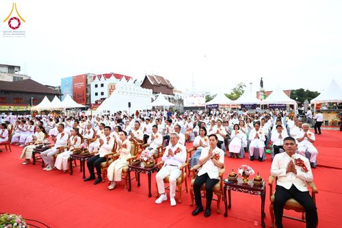 ภาพ No.210251:วันอาทิตย์ที่ 9 มีนาคม พ.ศ. 2568 พ่อเมืองโคราชจัดตักบาตรพระหมื่น ทำบุญเมือง 557 ปี