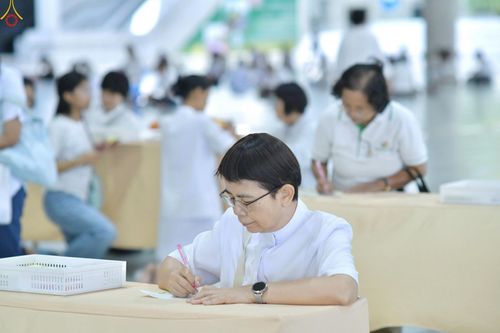 ภาพ No.247357:วันจันทร์ที่ 22 กันยายน พ.ศ. 2568 (วันพระ แรม 15 ค่ำ เดือน 10) พิธีบุพเปตพลี ครั้งที่ 170 ร่วมอุทิศบุญแด่หมู่ญาติที่ล่วงลับไปแล้ว และสืบทอดอายุพระพุทธศาสนา ณ หอฉันคุณยายอาจารย์ฯ วัดพระธรรมกาย