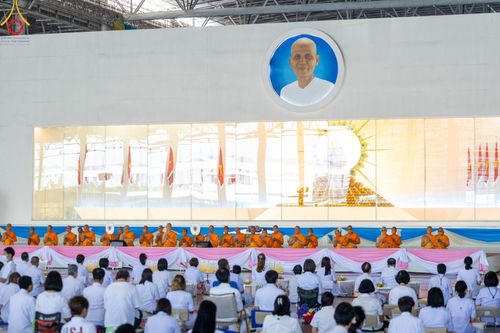 ภาพ No.102368:พิธีถวายอุปกรณ์ทำความสะอาด ณ บ้านแก้วเรือนทองคุณยายอาจารย์ฯ วัดพระธรรมกาย วันเสาร์ที่ 16 ธันวาคม พ.ศ. 2566