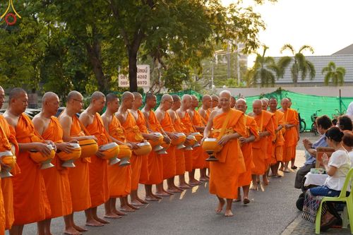 ภาพ No.136019:พระธรรมทายาท โครงการบวชพระนานาชาติ AEC & WAB ผู้บริหารรุ่นที่ 2 บิณฑบาต ณ หอฉันคุณยายอาจารย์ฯ เมืองแก้วมณี หมู่บ้านแก้วพุทธรักษา วันที่ 28 เมษายน พ.ศ. 2567