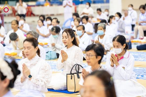 ภาพ No.202279:พิธีถวายภัตตาหารเป็นสังฆทาน แด่พระธรรมยาตรา ณ วัดพระธรรมกาย ตำบลคลองสาม อำเภอคลองหลวง จังหวัดปทุมธานี ในโครงการธรรมยาตรา กตัญญูบูชา มหาปูชนียาจารย์ พระมงคลเทพมุนี(สด จนฺทสโร) พระผู้ปราบมาร อนุสรณ์สถาน 7 แห่ง ปีที่ 13 วันที่ 27 มกราคม พ.ศ. 2568