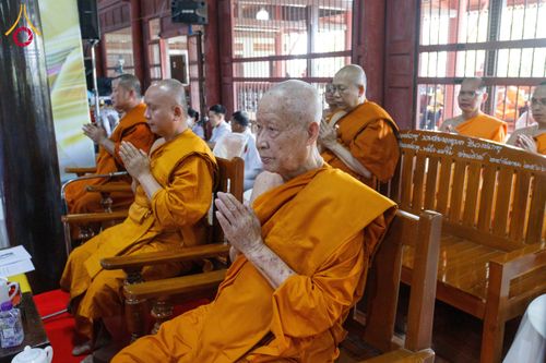 ภาพ No.202132:พิธีเจริญพระพุทธมนต์ ปฏิบัติธรรม มอบทุนการศึกษา ถวายสังฆทาน 108 วัด เพื่อถวายเป็นพุทธบูชา และขับเคลื่อนโครงการหมู่บ้านรักษาศีล 5 โดยคณะสงฆ์จังหวัดนครปฐม คณะศิษยานุศิษย์วัดพระธรรมกาย โครงการธรรมยาตรา ปีที่ 13 ณ วัดบางปลา อำเภอบางเลน จังหวัดนครปฐม