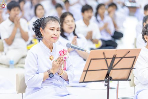 ภาพ No.249047:วันที่ 26-28 กันยายน พ.ศ. 2568 โครงการอบรม อุบาสกแก้ว อุบาสิกาแก้ว รุ่นที่ 3  ณ ศูนย์ปฏิบัติธรรมสมุทรปราการ ได้รับความเมตตาจากคณะสงฆ์ในพื้นที่  รวมถึงผู้บริหารสถานศึกษา ที่นำนักเรียนระดับมัธยมปลาย  มารับฟังข้อมูลเพื่อที่จะเป็นกำลังสำคัญ ในการเข้าร่วมขบวน