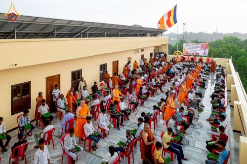 ภาพ No.231017:วันที่ 1 กรกฎาคม พ.ศ. 2568 โครงการบรรพชาสามเณร 300 รูป ถวายเป็นพุทธบูชา  วันอาสาฬหบูชา ณ จุดกำเนิดพระรัตนตรัย  ต้นแหล่งธัมมจักกัปปวัตตนสูตร เมืองพาราณสี  สารนาถ ประเทศอินเดีย