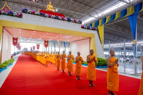 ภาพ No.237414:วันอาทิตย์ที่ 10 สิงหาคม พ.ศ.2568 พิธีมอบใบประกาศเกียรติคุณ โครงการสอบบาลี "ฉลองแชมป์" บูชาธรรม 80 ปี หลวงพ่อธัมมชโย ประจำปี 2568 และ พิธีมอบดวงแก้วสามเณรทรงบาลีไวยากรณ์ ณ สภาธรรมกายสากล วัดพระธรรมกาย ปทุมธานี