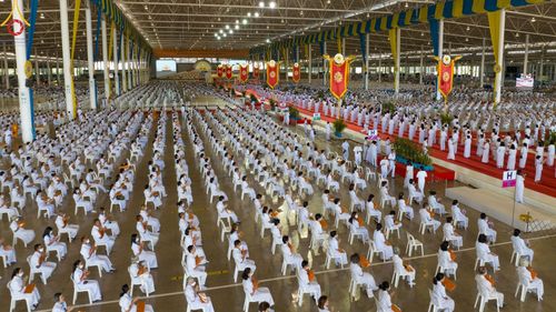 ภาพ No.99763:พิธีทอดผ้าป่า ต้นสมบัติจักรพรรดิ ในวันอาทิตย์ที่ 3 ธันวาคม พ.ศ. 2566 ณ สภาธรรมกายสากล วัดพระธรรมกาย จ.ปทุมธานี