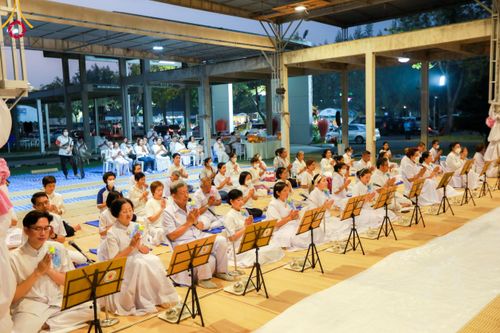 ภาพ No.110979:พิธีถวายภัตตาหารเป็นสังฆทาน แด่คณะพระธรรมยาตราฯ ในโครงการธรรมยาตรา กตัญญูบูชา มหาปูชนียาจารย์ พระมงคลเทพมุนี(สด จนฺทสโร) พระผู้ปราบมาร อนุสรณ์สถาน 7 แห่ง ปีที่ 12 วันที่ 13 มกราคม พ.ศ. 2567 ณ อนุสรณ์สถานมหาวิหารพระมงคลเทพมุนี  (โลตัสแลนด์) อ.สองพี่น้อง จ