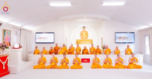 ภาพ No.62352:คณะศิษยานุศิษย์รวมใจสถาปนาและสมโภช ธรรมจักร เพื่ออัญเชิญประดิษฐาน ณ ยอดอุโบสถ 80 ปี หลวงพ่อธัมมชโย วัดพระธรรมกายนิวเจอร์ซี ประเทศสหรัฐอเมริกา  วันอาทิตย์ที่ 7 เมษายน พ.ศ. 2567