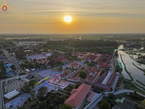 ภาพ No.194802:พิธีจุดประทีปถวายเป็นพุทธบูชา และบูชาธรรมมหาปูชนียาจารย์ ณ วัดสองพี่น้อง ต.ต้นตาล อ.สองพี่น้อง จ.สุพรรณบุรี ในโครงการธรรมยาตรา กตัญญูบูชา มหาปูชนียาจารย์ พระมงคลเทพมุนี(สด จนฺทสโร) พระผู้ปราบมาร อนุสรณ์สถาน 7 แห่ง ปีที่ 13 วันที่ 14 มกราคม พ.ศ. 2568