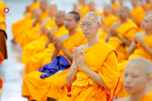 ภาพ No.264280:วันอาทิตย์ที่ 2 พฤศจิกายน พ.ศ. 2568 พิธีบูชาข้าวพระ ณ สภาธรรมกายสากล วัดพระธรรมกาย