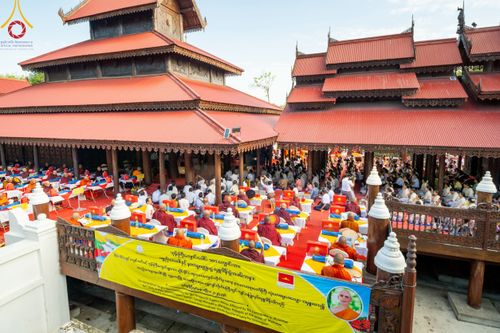 ภาพ No.220077:วันพุธที่ 16 เมษายน พ.ศ. 2568 วัดพระธรรมกายถวายมหาสังฆทาน มอบสิ่งของและทุนทรัพย์กว่า 4 ล้านบาท บรรเทาทุกข์ 181 วัดแผ่นดินไหวเมียนมา