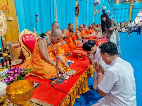 ภาพ No.166867:พิธีทอดกฐิน ณ วัดบัวผัน แขวงท่าข้าม เขตบางขุนเทียน กรุงเทพมหานคร ในโครงการกฐินสามัคคีทั่วไทย 30,000 วัด บูชาธรรม 80 ปี หลวงพ่อธัมมชโย โดยคณะศิษยานุศิษย์วัดพระธรรมกาย วันที่ 20 ตุลาคม พ.ศ. 2567