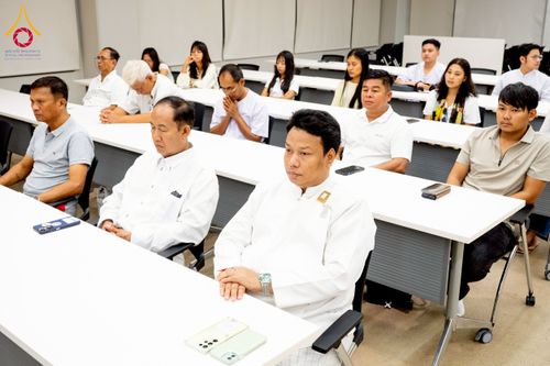 ภาพ No.222633:วันที่ 23 เมษายน พ.ศ. 2568 หลวงพ่อทัตตชีโวต้อนรับคณะสงฆ์เมียนมาร์ ณ อาคาร 100 ปี คุณยายมหารัตนอุบาสิกาจันทร์ ขนนกยูง วัดพระธรรมกาย