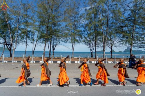 ภาพ No.222122:วันที่ 26-27 เมษายน พ.ศ. 2568 ศูนย์ปฏิบัติธรรมสวนผึ้ง ร่วมกับ ธุดงค์คสถานประจวบคีรีขันธ์ และวัดอ่าวน้อย  จัดกิจกรรมเดินธรรมยาตรา ตักบาตรข้าวสารอาหารแห้ง และจุดประทีปถวายเป็นพุทธบูชา ณ วัดอ่าวน้อย จ.ประจวบคีรีขันธ์