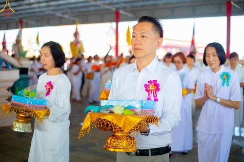 ภาพ No.192105:พิธีทอดผ้าป่าทำนุบำรุงศาสนสถาน ณ วัดนราภิรมย์ ตำบลนราภิรมย์ อำเภอบางเลน จังหวัดนครปฐม ในโครงการธรรมยาตรา กตัญญูบูชา มหาปูชนียาจารย์ พระมงคลเทพมุนี(สด จนฺทสโร) พระผู้ปราบมาร อนุสรณ์สถาน 7 แห่ง ปีที่ 13 วันที่ 9 มกราคม พ.ศ. 2568