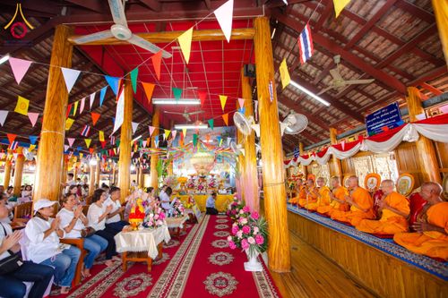 ภาพ No.173183:พิธีทอดกฐิน วัดช้างใหญ่ จ.พระนครศรีอยุธยา ในโครงการกฐินสามัคคีทั่วไทย 30,000 วัด บูชาธรรม 80 ปี หลวงพ่อธัมมชโย โดยคณะศิษยานุศิษย์วัดพระธรรมกาย วันที่ 2 พฤศจิกายน พ.ศ. 2567