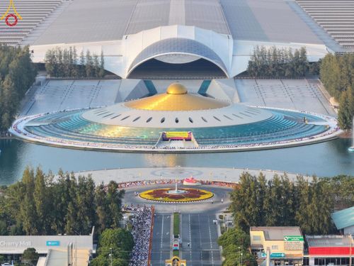 ภาพ No.201985:พิธีต้อนรับพระธรรมยาตรา ณ อนุสรณ์สถานลำดับที่ 7 สถานที่ขยายวิชชาธรรมกาย วัดพระธรรมกาย ต.คลองสาม อ.คลองหลวง จ.ปทุมธานี ในโครงการธรรมยาตรา กตัญญูบูชา มหาปูชนียาจารย์ พระมงคลเทพมุนี(สด จนฺทสโร) พระผู้ปราบมาร อนุสรณ์สถาน 7 แห่ง ปีที่ 13 วันที่ 26 มกราคม 2568