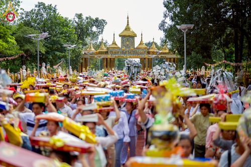 ภาพ No.274086:วันที่ 23 พฤศจิกายน พ.ศ. 2568 ประธานมูลนิธิธรรมกาย ถวายปัจจัยสมทบกฐินแด่ วัดเทียนเวียนเฟื้อกเซิน ศูนย์วิปัสสนาที่มีชื่อเสียง มากกว่า 50 ปีในเวียดนาม