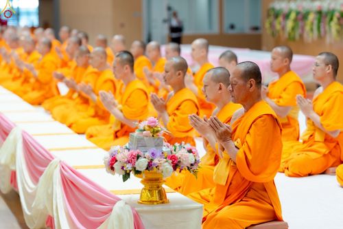 ภาพ No.225328:วันอาทิตย์ที่ 18 พฤษภาคม พ.ศ. 2568 พิธีร่วมบุญการศึกษา พระภิกษุ สามเณร ณ ห้องแก้วสารพัดนึก 2 วัดพระธรรมกาย